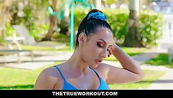 Davina Davis Gets A Cumshot After A Workout