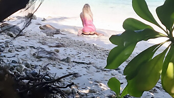 Amateur Nudist Voyeur - Homemade Teen (18+) Wird Nackt Am Strand