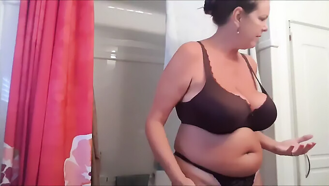 Madre De Tetas Naturales Grandes Recibe Una Sorpresa