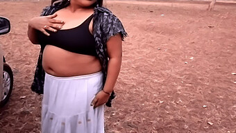 La Esposa India Y El Chico Desi Tienen Grandes Tetas Y Una Gran Polla Al Aire Libre