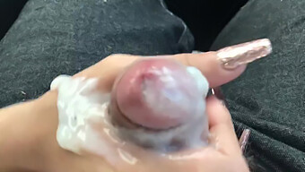 Teen (18+) Genießt Einen Pov Blowjob Und Einen Cumshot