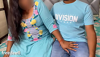 ভারতীয় Milf এই হট ভিডিওতে মলিন হয়।