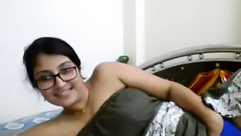 Masturbação Softcore Com Julie Bhabhi Na Webcam