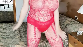 Milf Berpayudara Besar Mariaold Memakai Tumit Dan Bodystocking