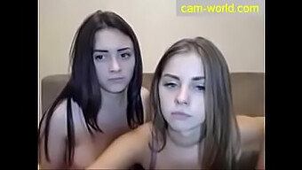 Deux Adolescentes Russes Excitées Explorent Leurs Désirs Lesbiens En Hd