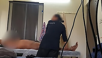 La Sesión Caliente De Spa Se Convierte En Un Encuentro Travieso