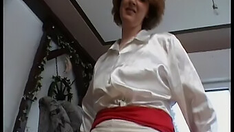 Vintage Milf Pieści Się Do Orgazmu Świecą