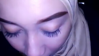 第一次与来自印度尼西亚的hijab女孩做爱