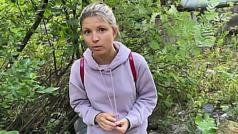 La Pisse Illégale En Plein Air De Gina Gerson Mène À Une Rencontre Torride