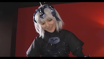 Tomomeys Japanske Babe Cosplay Tager Hovedrollen I Denne Spændende Video