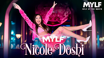 ส่วนโปรดของ Nicole Love - ดูเธอโดนเย็ดหน้าและอีกมากมาย!