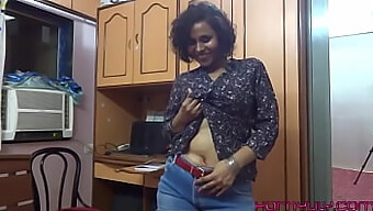 Desi Maid Gets Wet And Wild