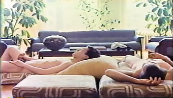 Video Porno Klasik Dengan Sentuhan: Retro Porn