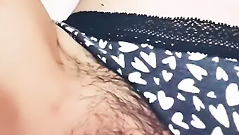 18+ এশিয়ান টিন তার নিজের আঙ্গুল দিয়ে অর্গাস্ম করছে।