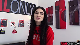 Lydia Black Gode Di Una Penetrazione Anale Profonda In Questo Video Di Masturbazione In Solitaria!