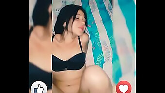 Adolescente Amateur Recibe Una Mamada En Su Coño Apretado Por Una Gran Polla