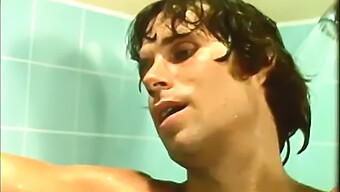 Sharon Mitchell In Een Bj-Scène Onder De Douche