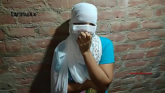 Une Jeune Indienne De 18 Ans Goûte Au Sexe Anal Pour La Première Fois