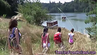 Hd Video, Kako Evropska Lepotica Drgne Svoje Majhne Joške