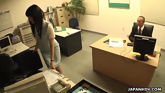 Amateur Asian Babe Gets Fucked On A Desk In Office