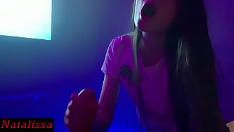 Blowjob Pov Tự Làm Với Một Cô Gái Trẻ Quyến Rũ