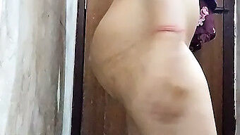 Pissing And Fingering: A Wild And Naughty Indian Mom