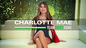 Pendatang Baru Charlotte Mae'S Tunggangan Pertama Dan Penamat Muka